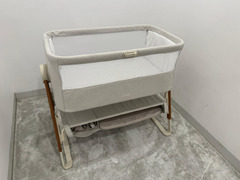 Mamas and Papa’s Lua bedside crib