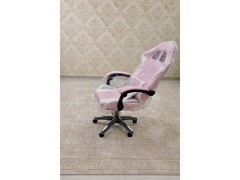 Brand New Streaming / Gaming chair with leg rest