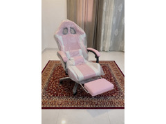 Brand New Streaming / Gaming chair with leg rest