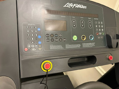 Life Fitness 95T Treadmill – Commercial Grade (Elevation Series)